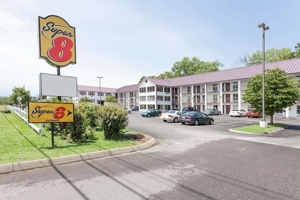Hotel Super 8 By Wyndham Riverside 2*
